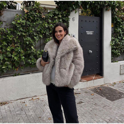 Le Charme de l’Hiver : Manteau en Fourrure Haute Classe